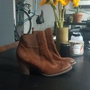 Paul Green suede brown booties